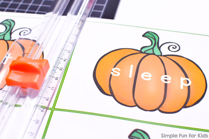 Learning and reviewing second grade sight words is more fun with these cute printable pumpkins! Perfect for preschoolers, kindergarteners, and first graders.